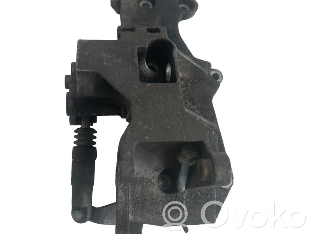 Volkswagen PASSAT B3 Generator/alternator bracket 