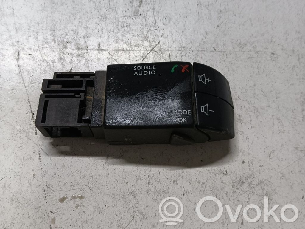 Dacia Duster Interruptores/botones de la columna de dirección 