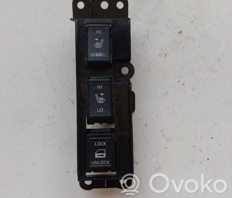 Nissan Note (E12) Interruptor de calefacción del asiento 