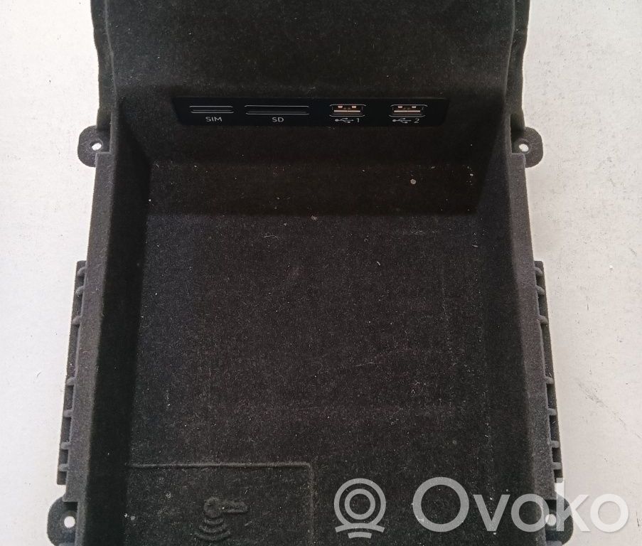 Compartimiento/consola central del panel   4K0864981