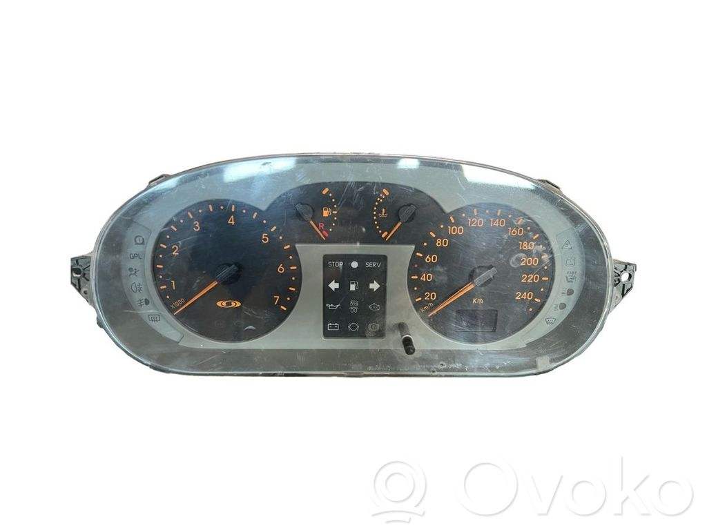 Uhr   P8200163778