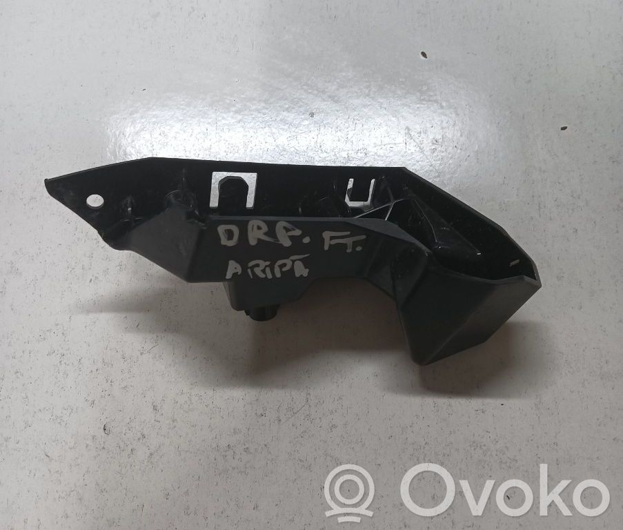 Ford Focus Fender mounting bracket 