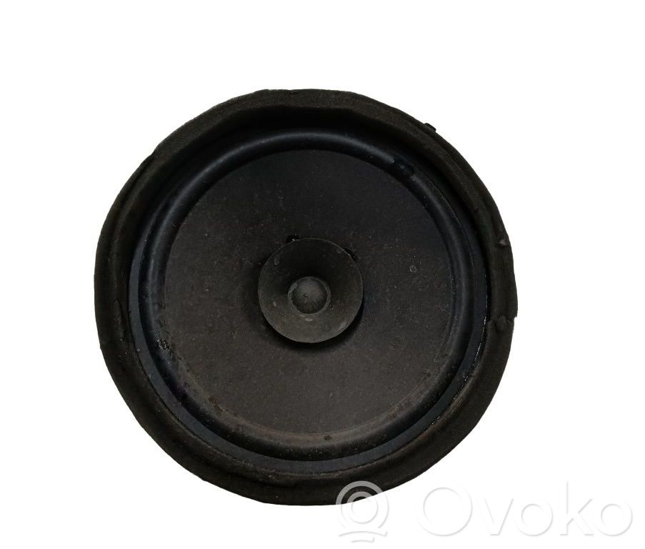 Etuoven kaiutin