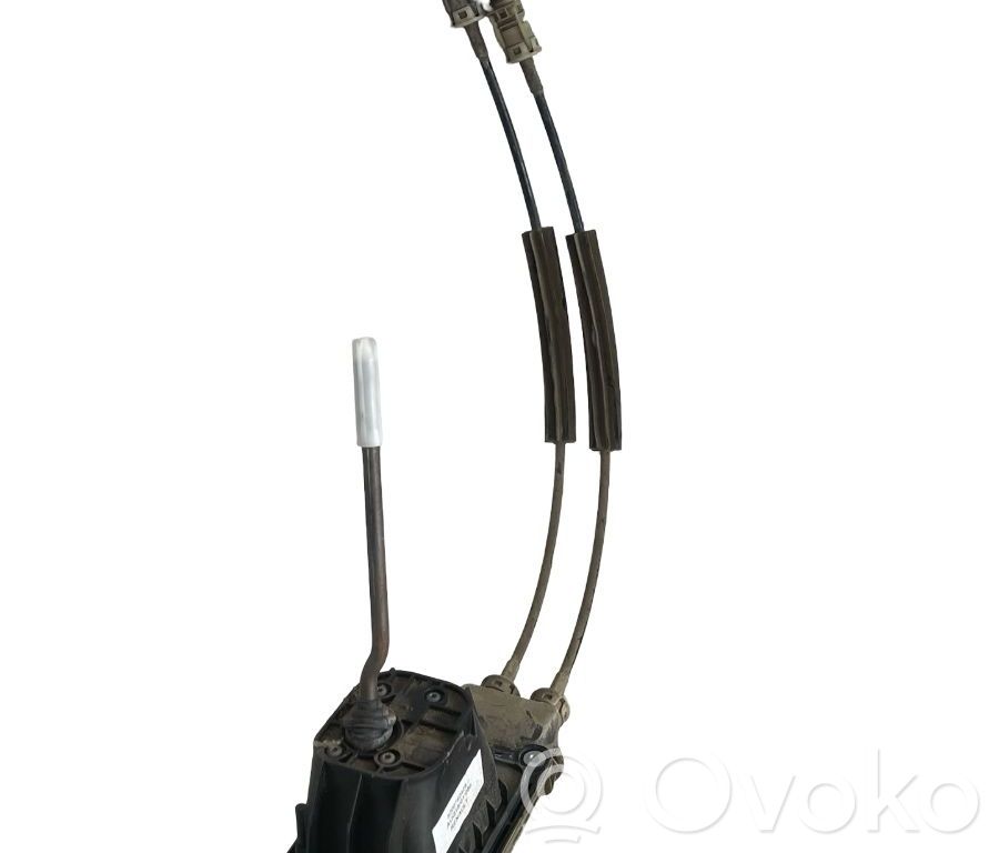 Dacia Logan I Gear shift cable bracket 