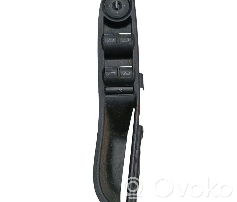 Interrupteur commade lève-vitre   AM5T14A132CA
