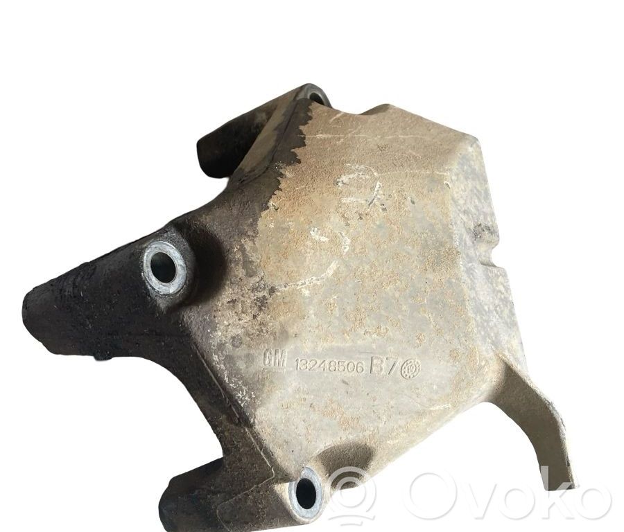 Opel Astra J Engine mounting bracket 
