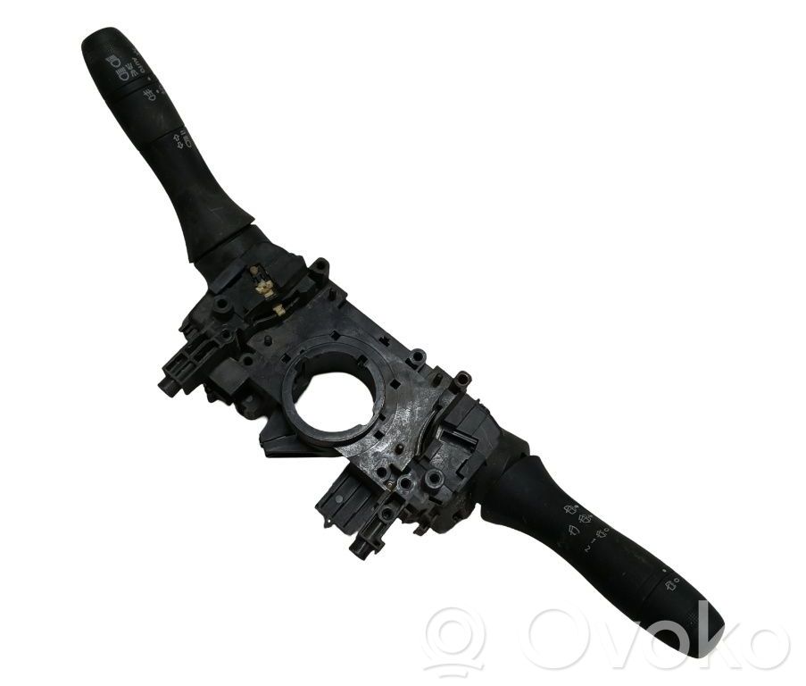 Dacia Duster Commodo, commande essuie-glace/phare 