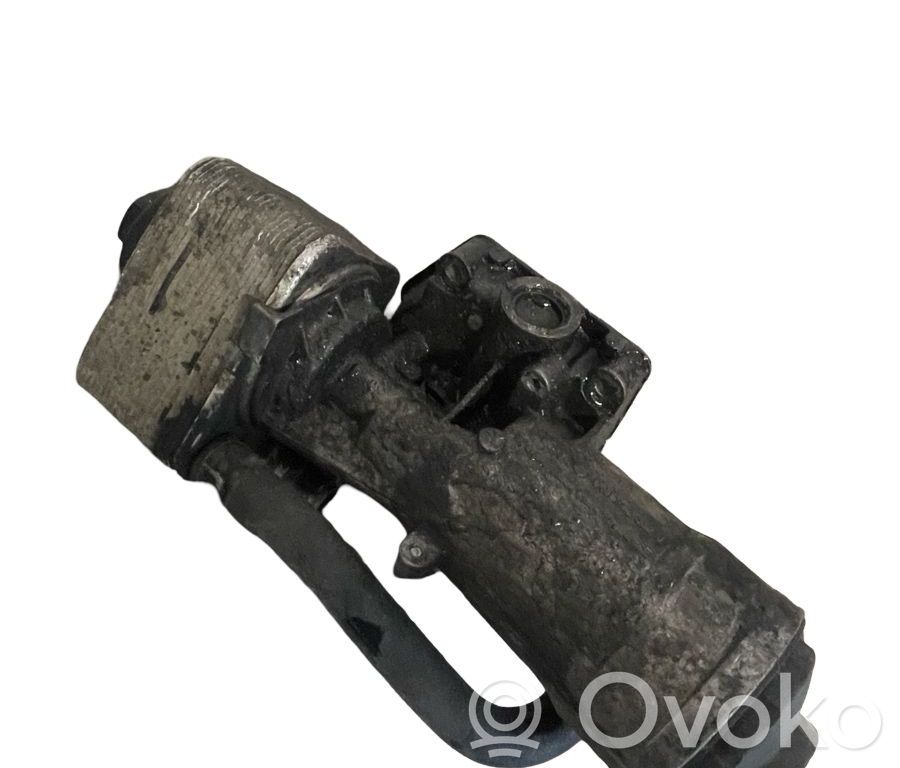 Audi A4 S4 B7 8E 8H Supporto di montaggio del filtro dell’olio 