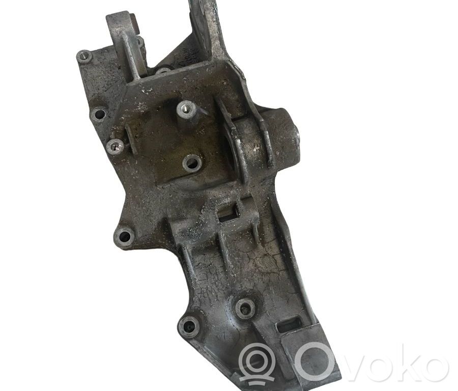 Head Valve Retaining Insert/Retainer   06B903143F