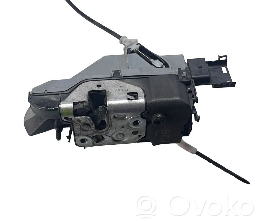 Peugeot 308cc Front door lock 