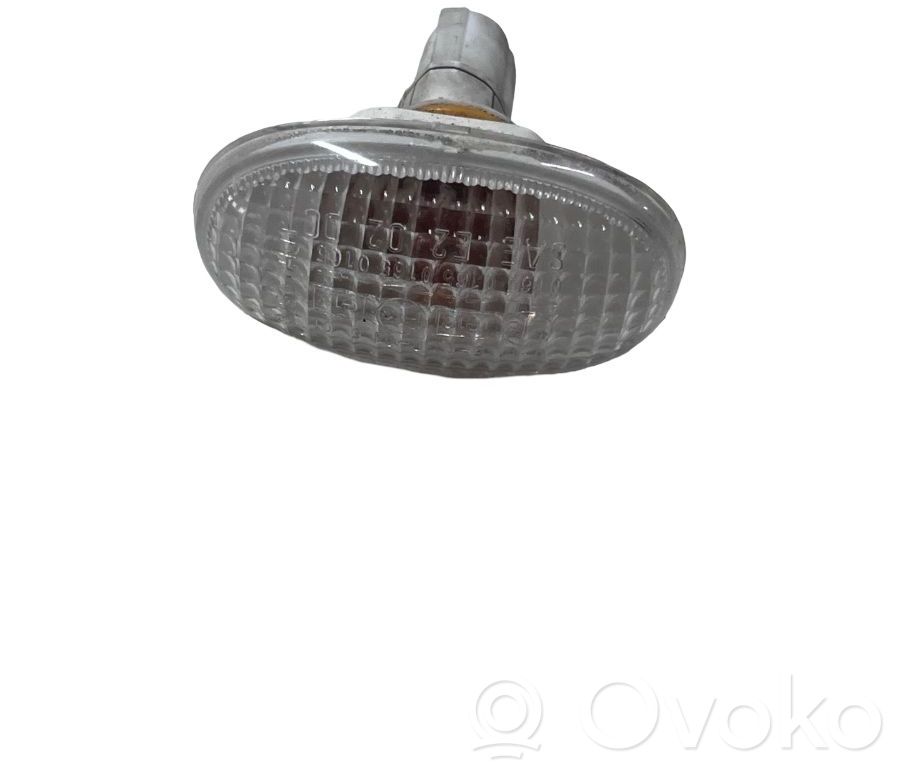 Front fender indicator light