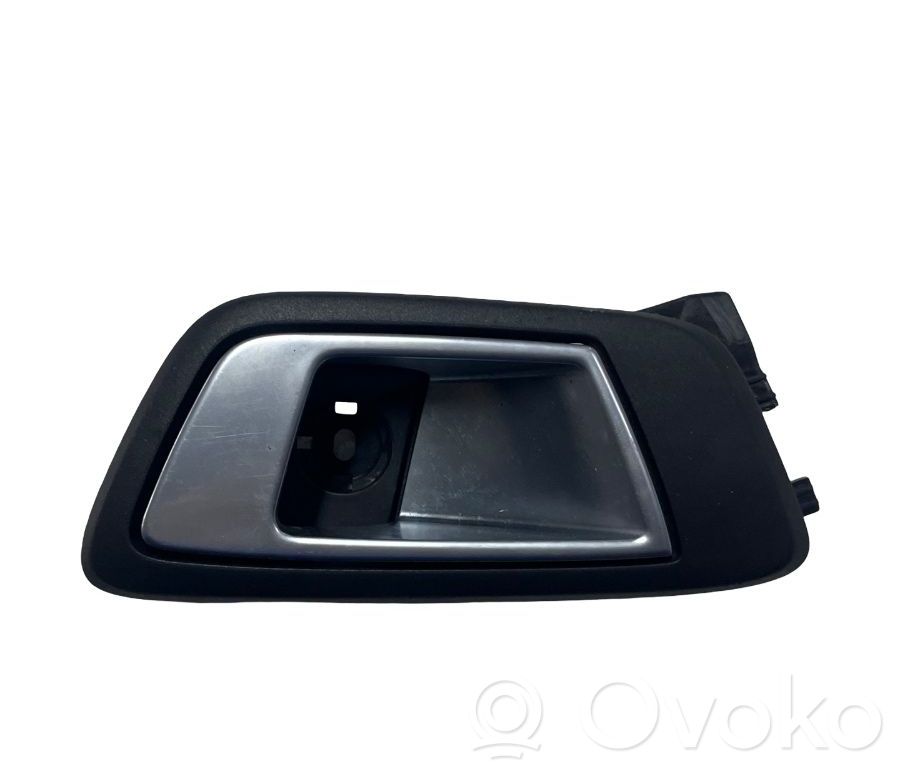 Manecilla interna puerta trasera   8A61A22601