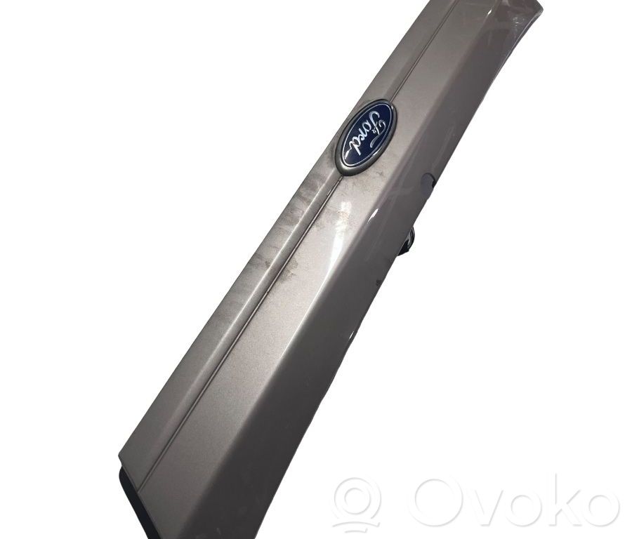 Moldura de la puerta trasera   8A61A43404B