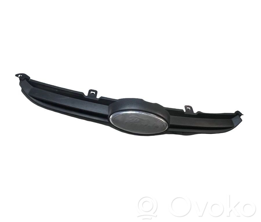 Front grill   8A618200B