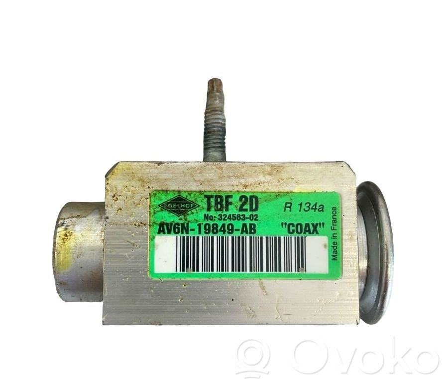 Condenseur de climatisation   AV6N19849AB