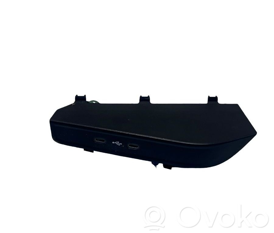 USB socket connector   657035736