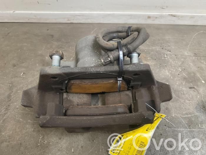 Mercedes-Benz A W169 Zacisk hamulcowy przedni 
