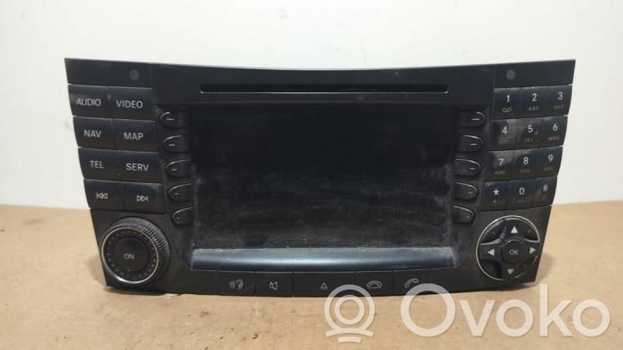Mercedes-Benz CLS C219 Panel / Radioodtwarzacz CD/DVD/GPS 