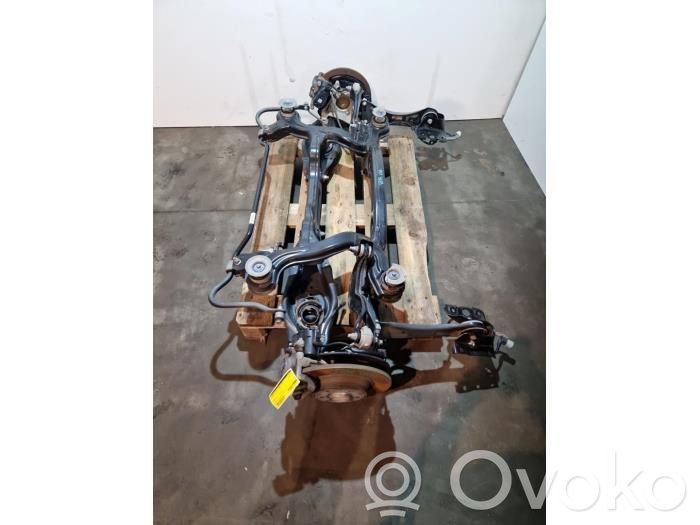 Mercedes-Benz EQA Taka-akselin palkki 