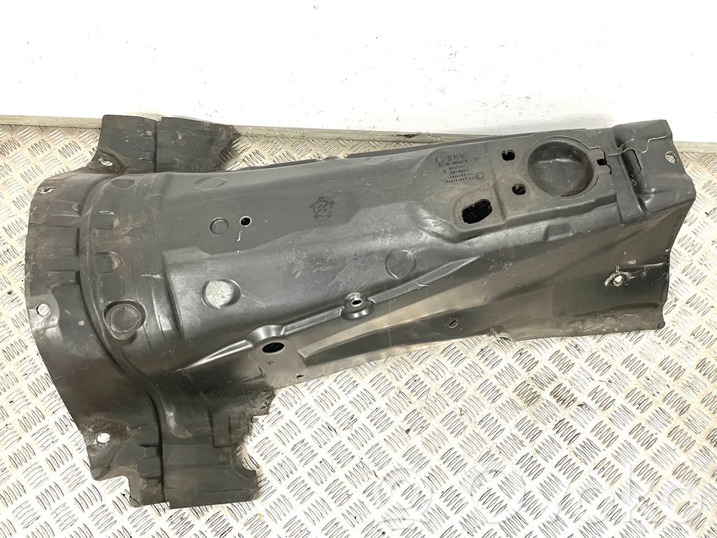 BMW 5 E60 E61 Placa protectora del centro/medio 