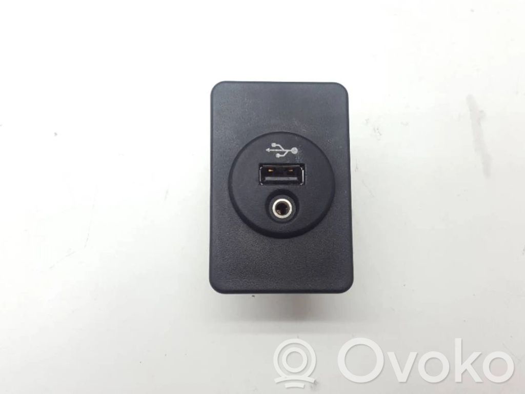 USB socket connector   684403VU1A