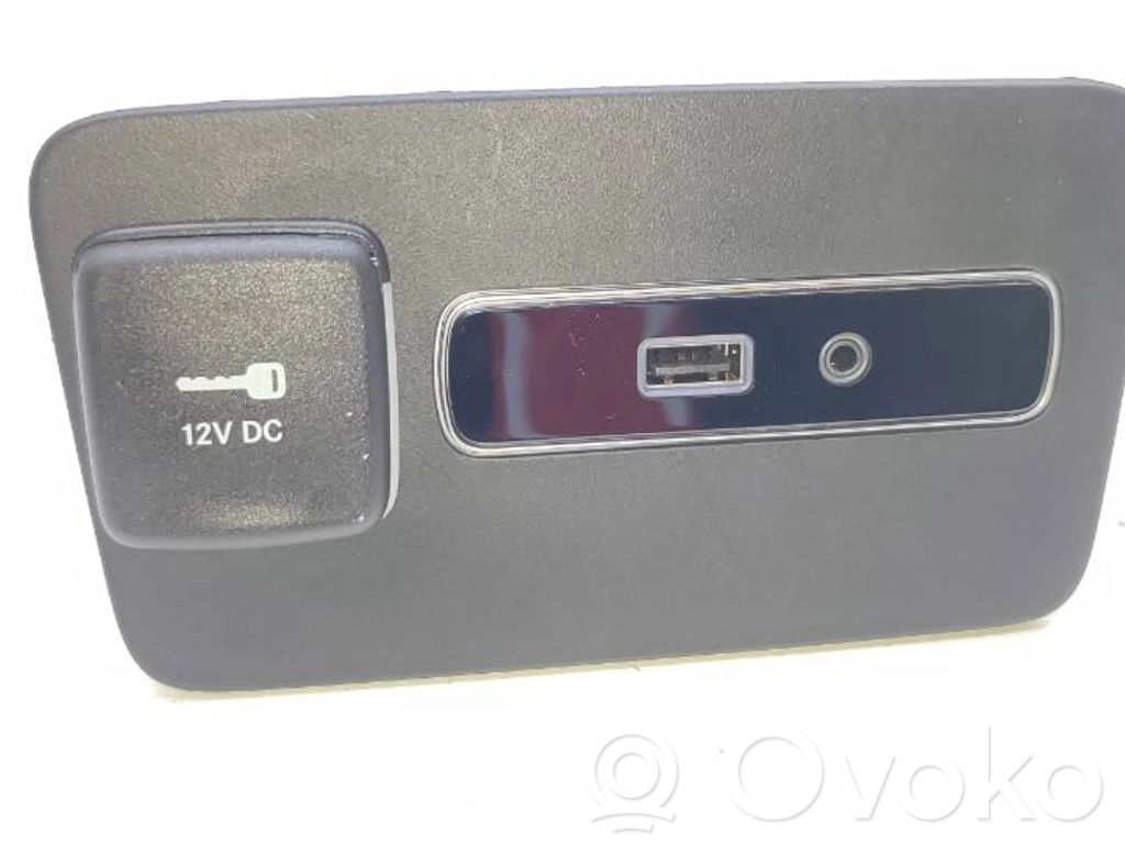 Alfa Romeo Giulia Enchufe conector USB 