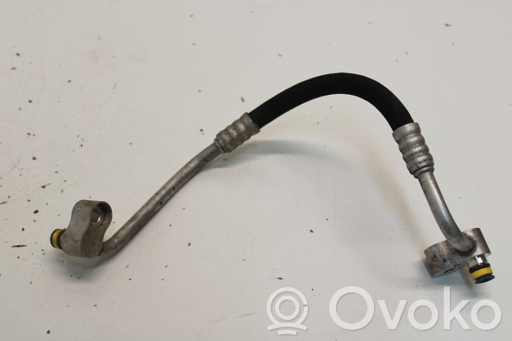 BMW 3 E46 Ilmastointilaitteen putki (A/C) 