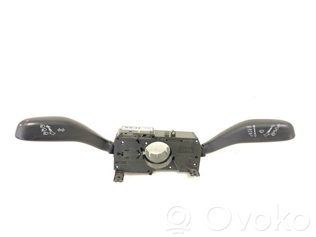 Volkswagen Up Steering wheel buttons/switches 