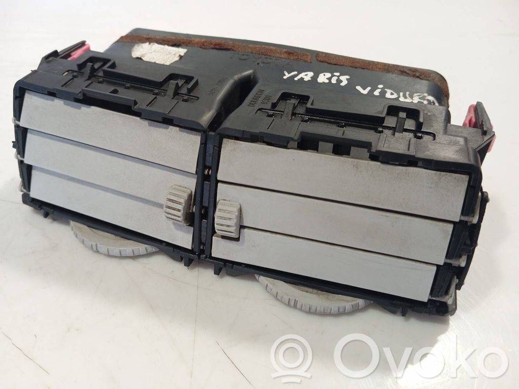 Toyota Yaris Centrālais gaisa ventilācijas režģis 