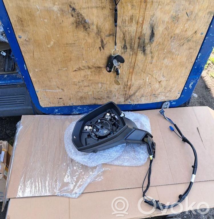 Audi Q7 4M Front door electric wing mirror 