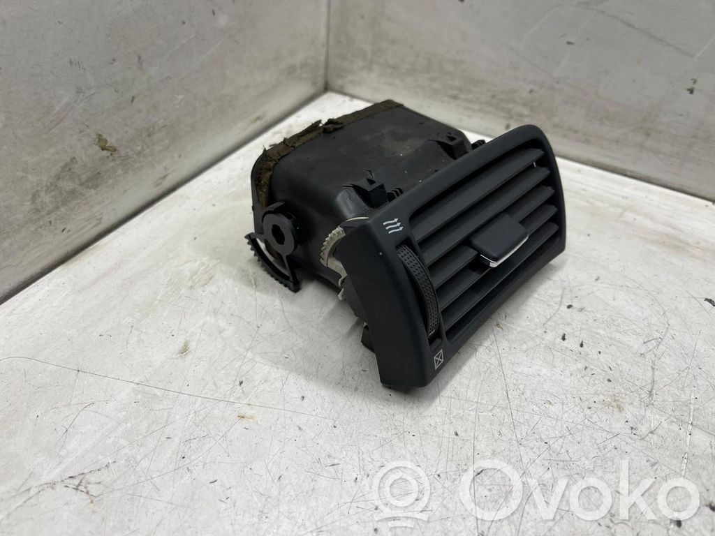 Toyota Avensis T250 Dashboard side air vent grill/cover trim 