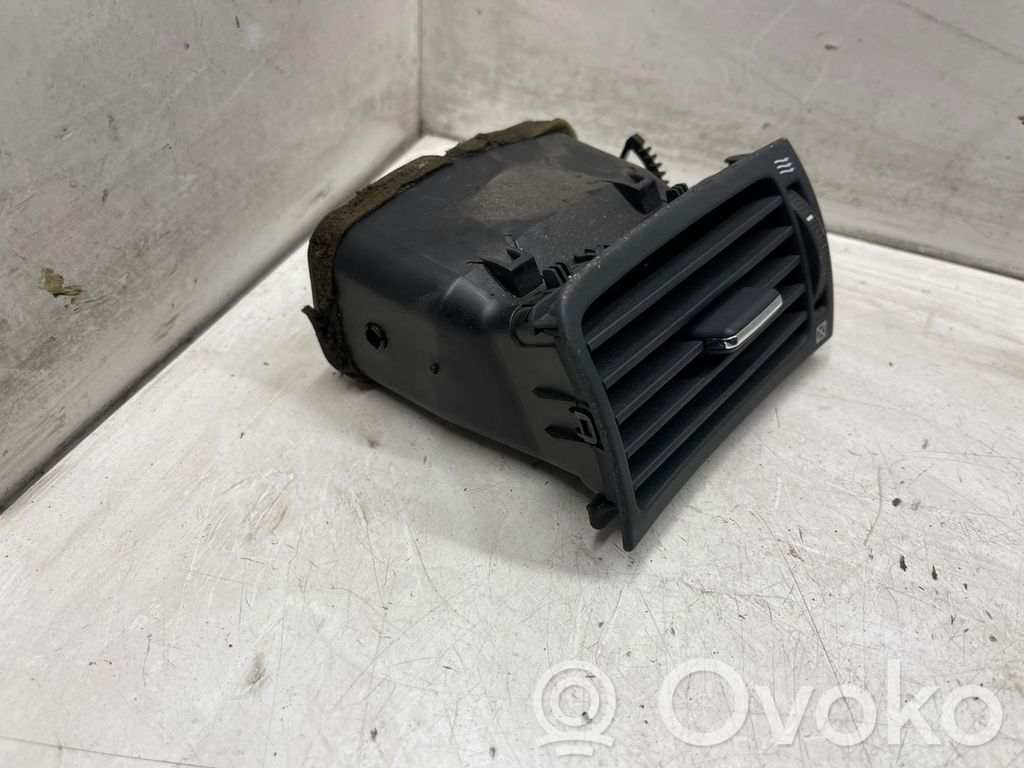 Toyota Avensis T250 Dashboard side air vent grill/cover trim 