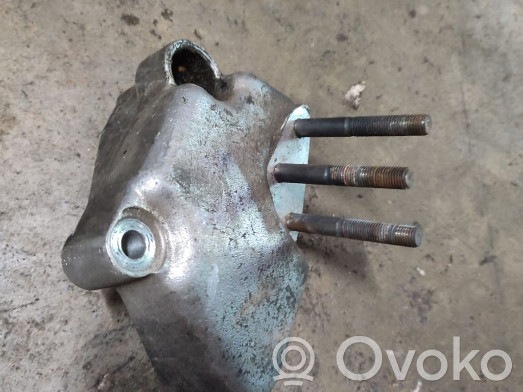 Volvo S40, V40 Engine mounting bracket 