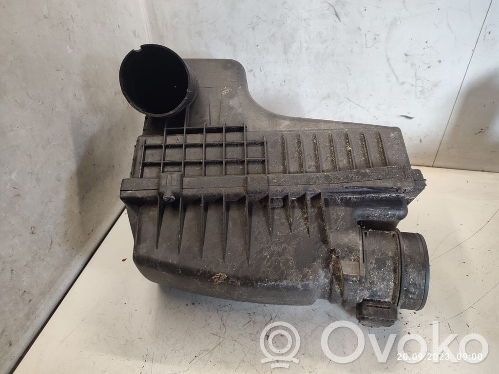 Peugeot 407 Air filter box 