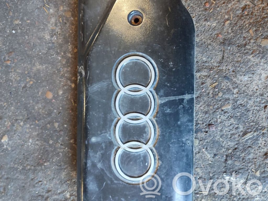 Audi A8 S8 D2 4D Motorabdeckung 