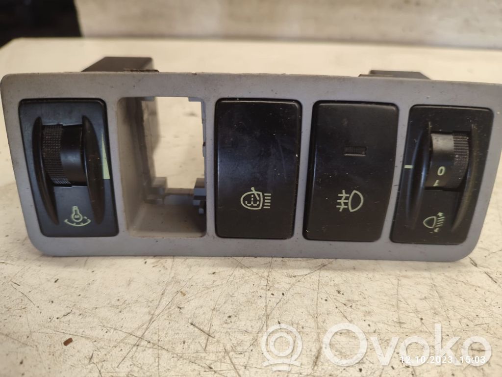 Hyundai Sonata Light switch 