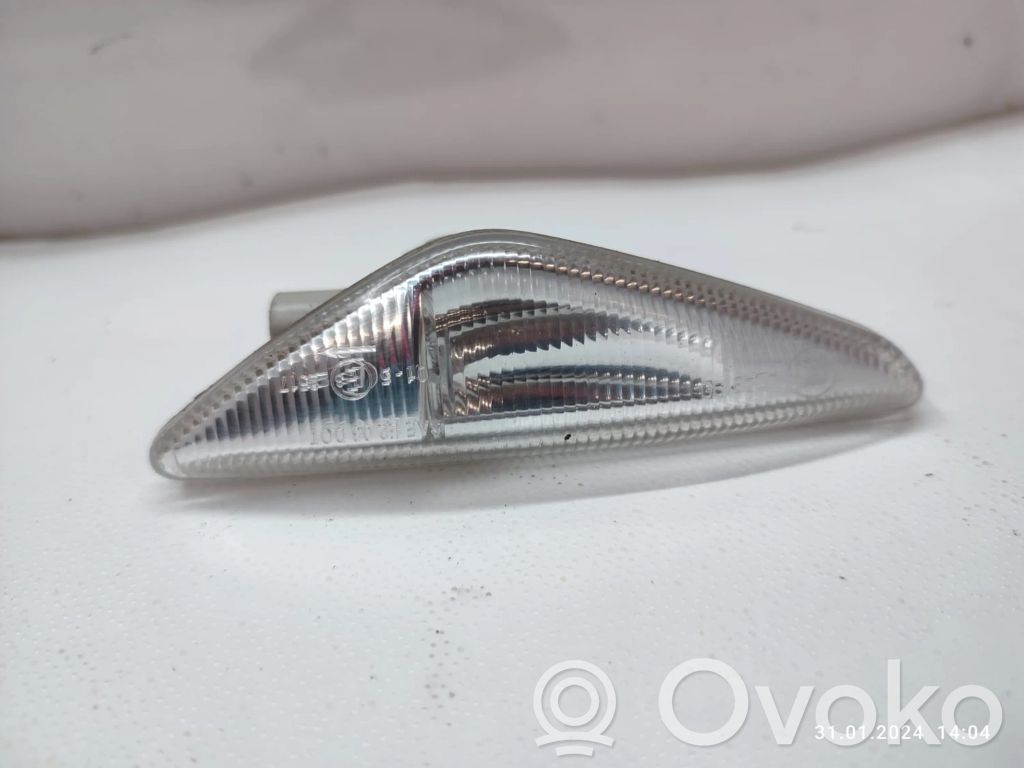 BMW X5 E70 Front fender indicator light 