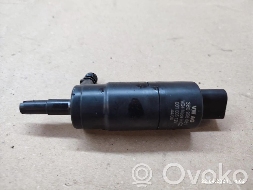 Audi Q7 4L Headlight washer pump 