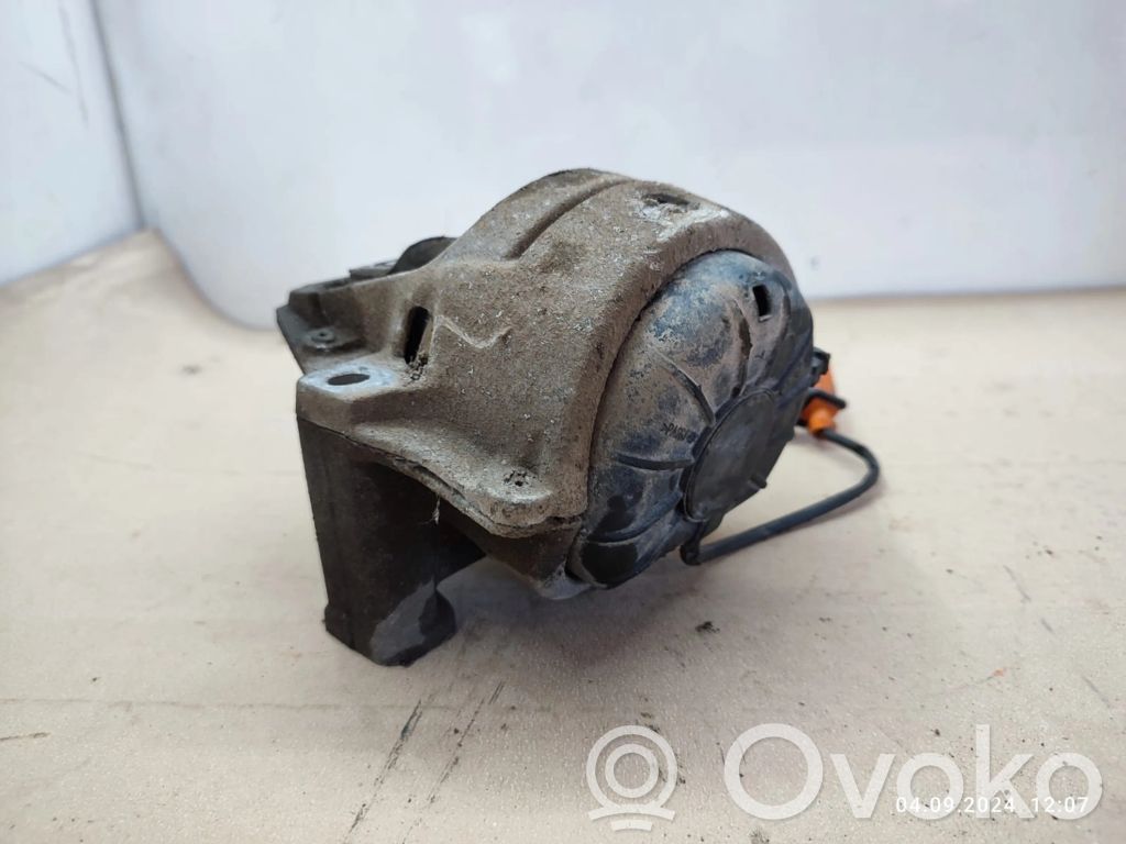 Engine mount bracket
