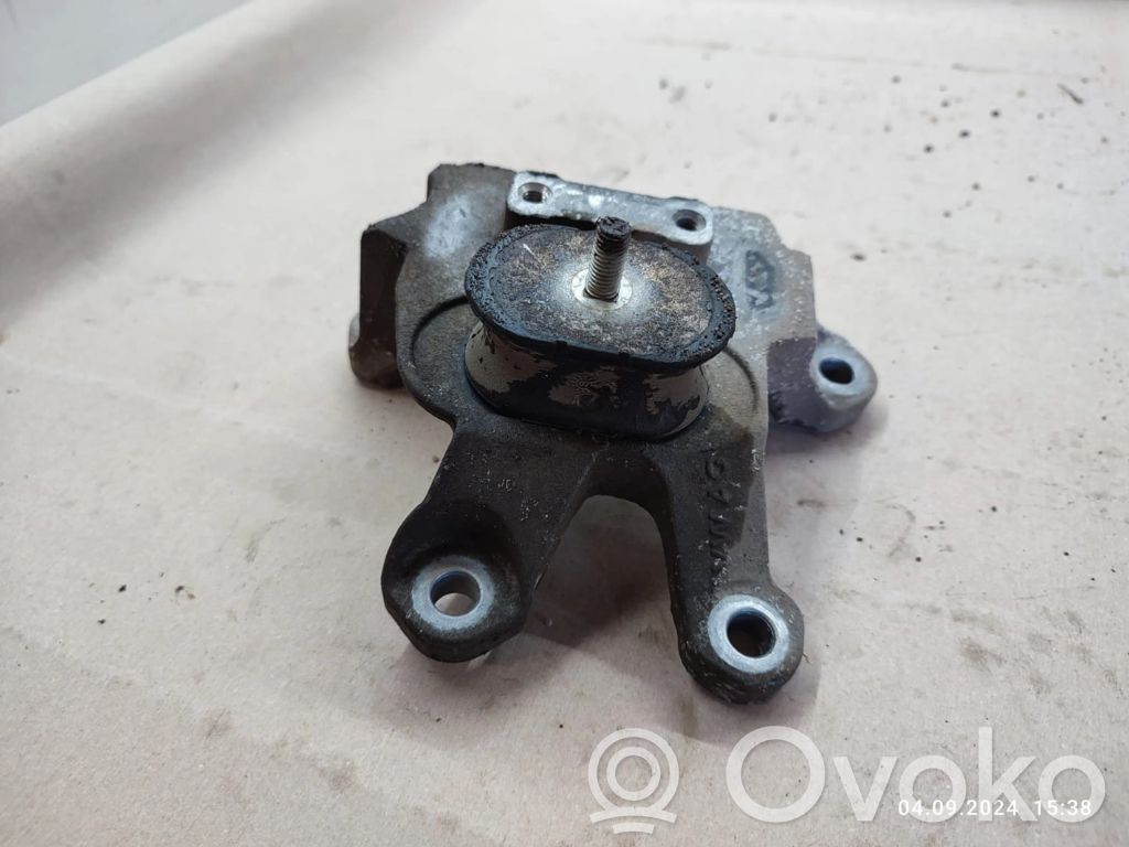 Audi A4 S4 B8 8K Engine mount bracket 