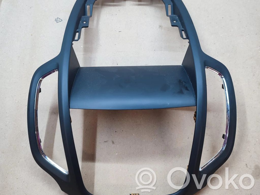 Opel Zafira C Konsola środkowa / Radio / GPS 