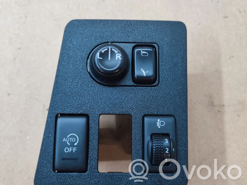 Nissan Qashqai+2 Autres commutateurs / boutons / leviers 