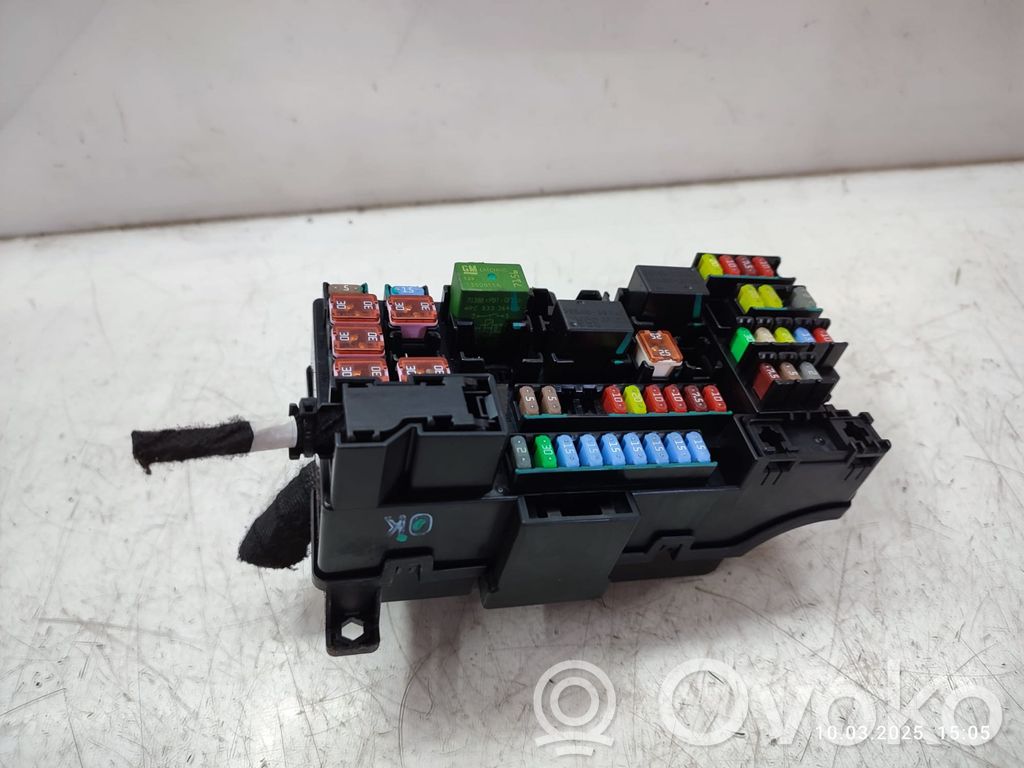 Opel Mokka X Fuse module 