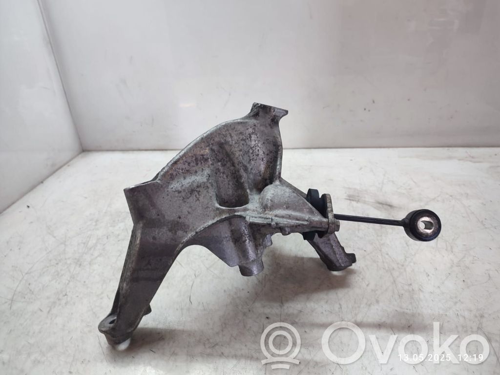 Audi A4 S4 B9 Engine mounting bracket 