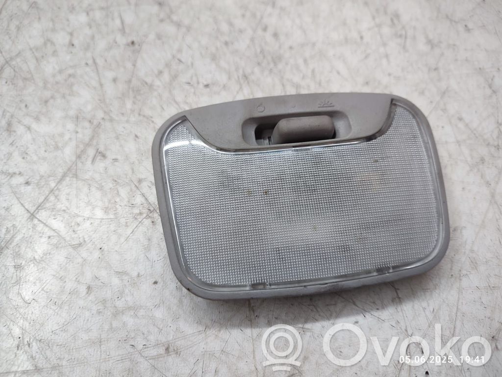 Mitsubishi L200 Luz del asiento trasero 