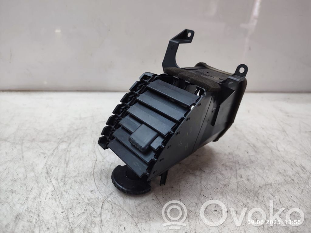 Mitsubishi L200 Grilă ventilație/ramă laterală bord 