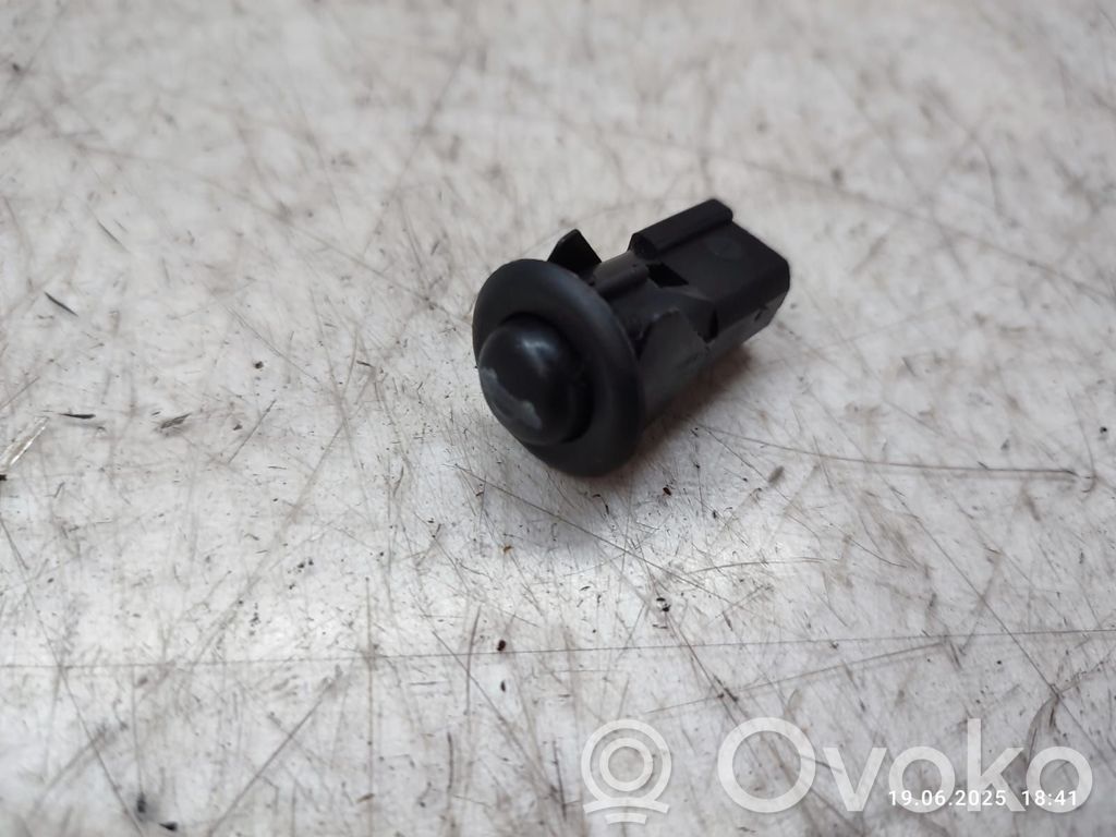 Chrysler 300 - 300C Tailgate opening switch 