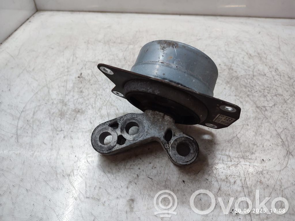 Opel Insignia A Engine mount bracket 