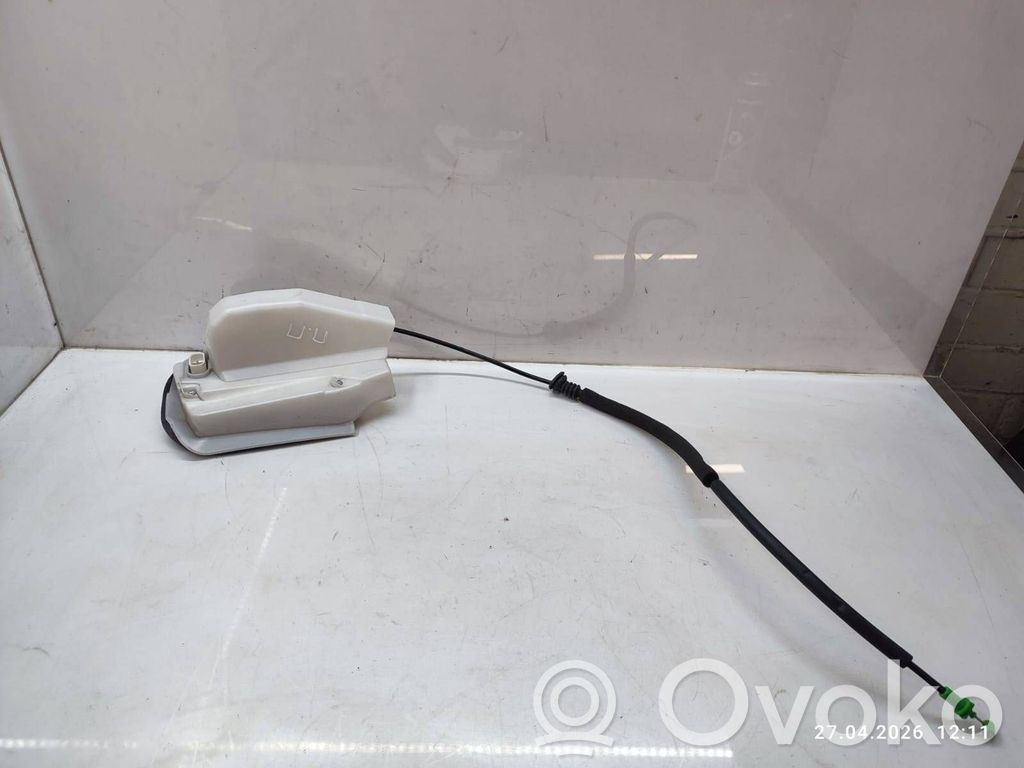 Tesla Model Y Priekšpusē slēdzene 