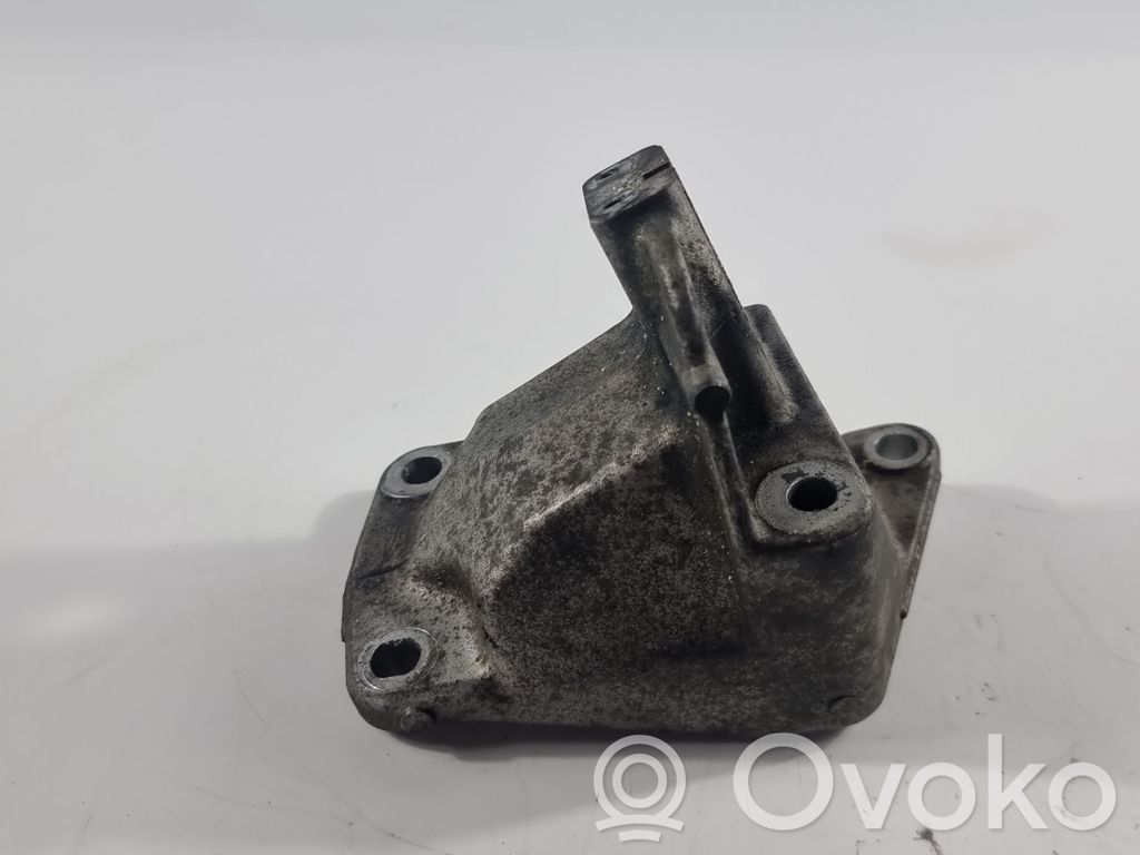 Jeep Grand Cherokee Engine mounting bracket 
